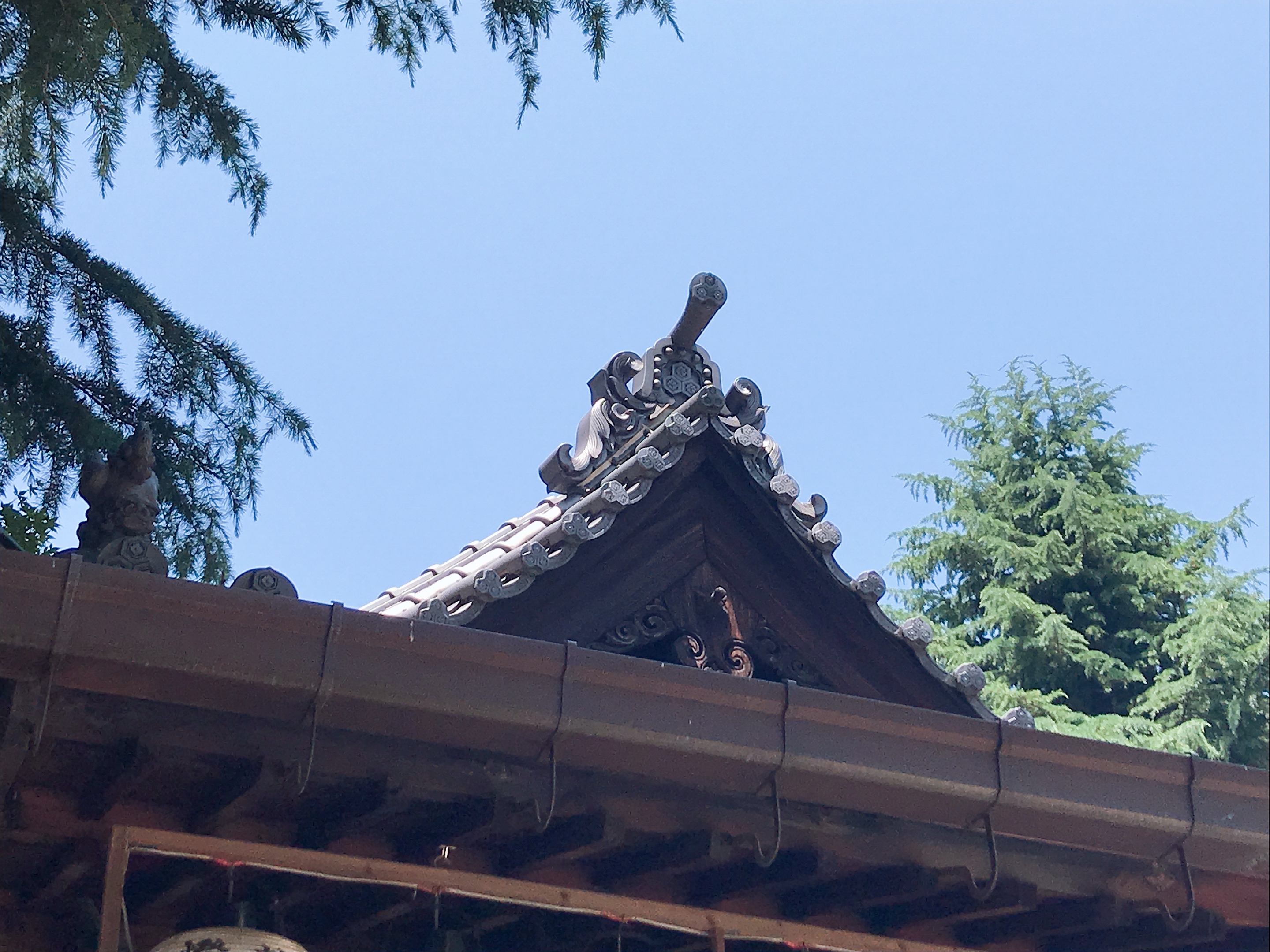 神社の屋根-空鞘稲生神社