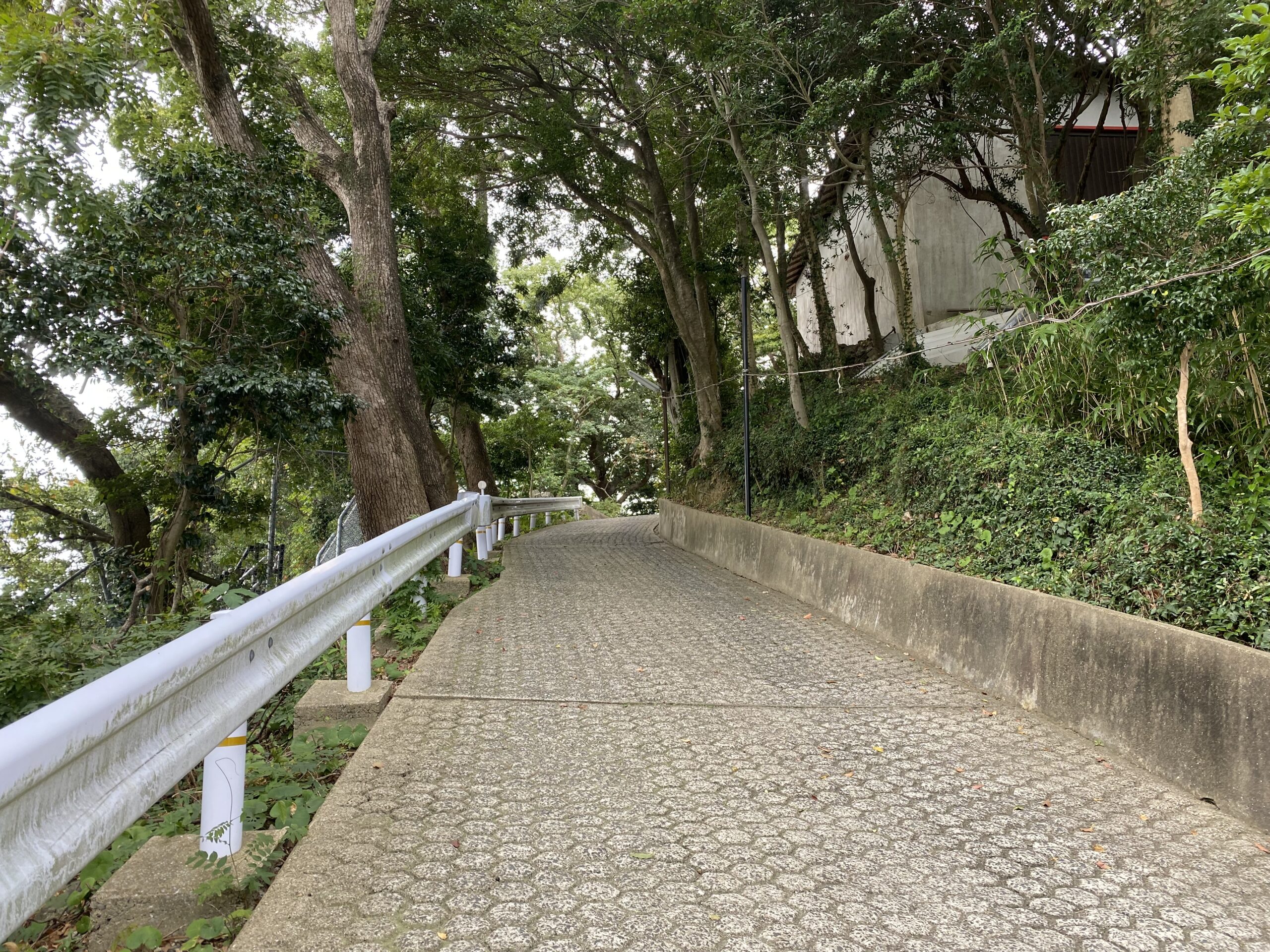 金比羅神社の駐車場