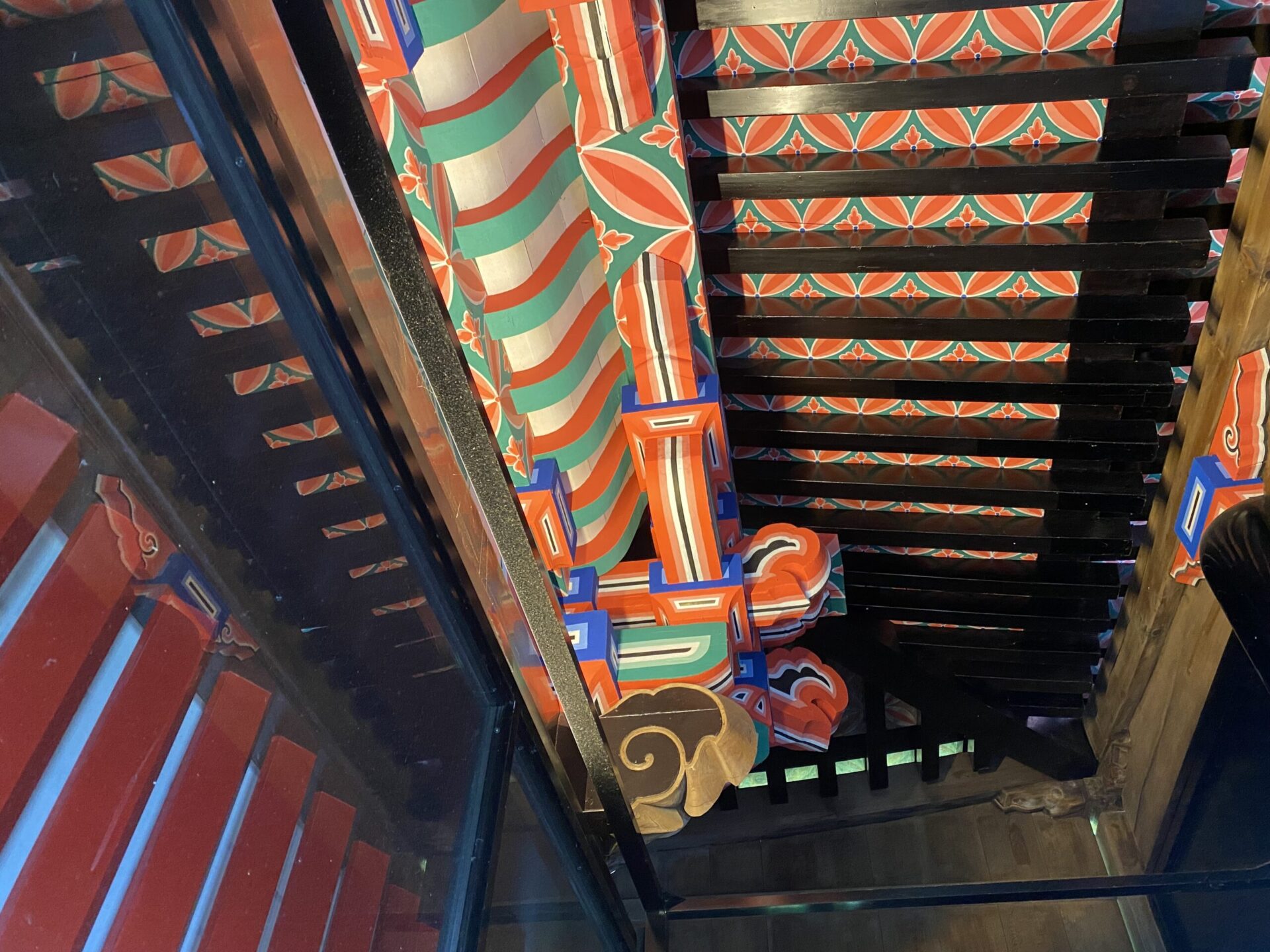 カラフルは国宝の唐門～滋賀県神社仏閣巡り